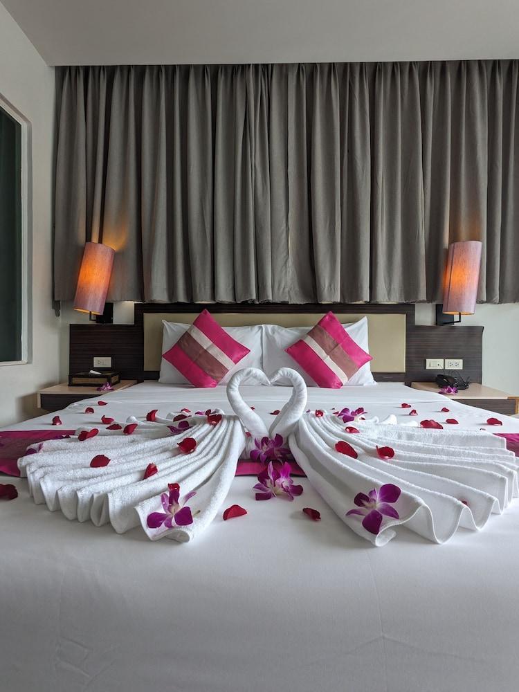 Am Surin Place Room Type - Deluxe Room Am Surin Place Room Type - Deluxe Room