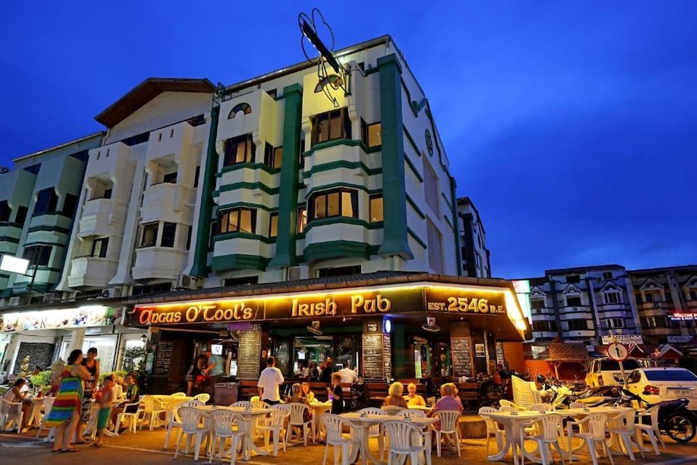 Angus O'Tool's Irish Pub Guesthouse - Tap to explore photos