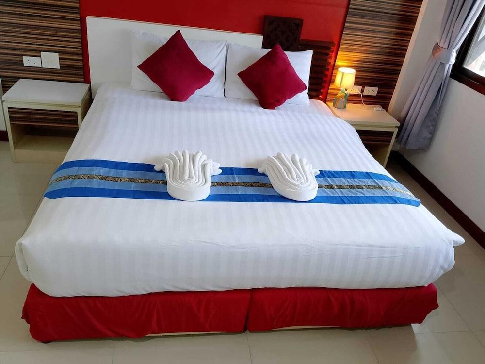 Patong Max Value Hotel Room Type - Deluxe Double Room