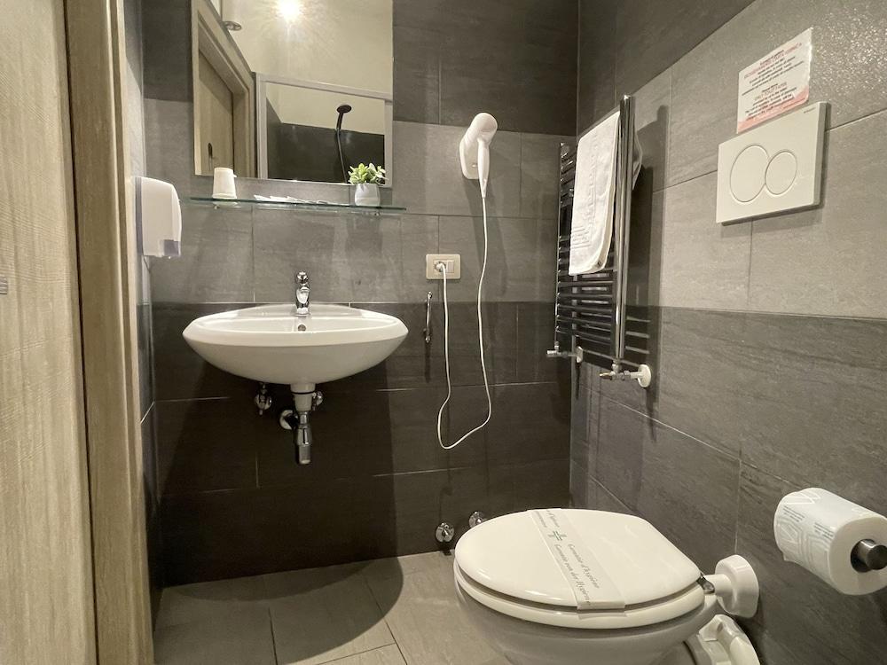 Roman Holidays Rooms Otranto - Tap to explore photos