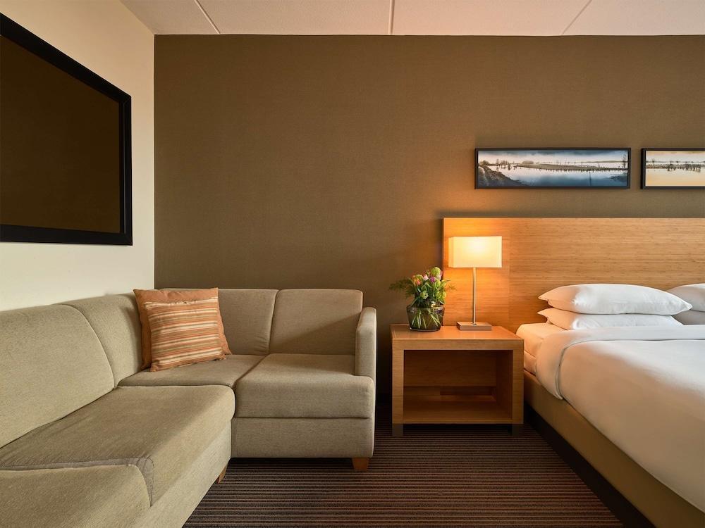 Hyatt Place Amsterdam Airport - Tap to explore photos