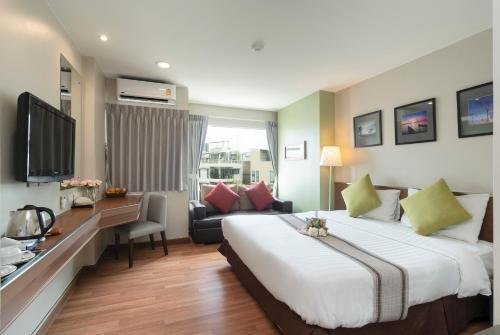 Bangkok Loft Inn - Tap to explore photos