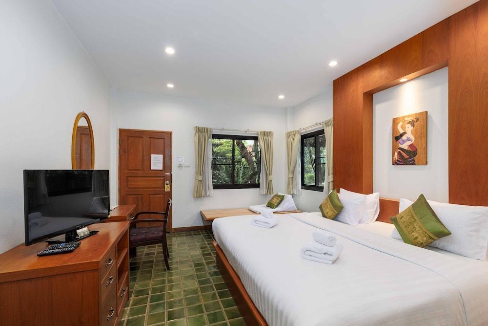 Charlie House Pinklao Room Type - Deluxe Room, 1 King Bed