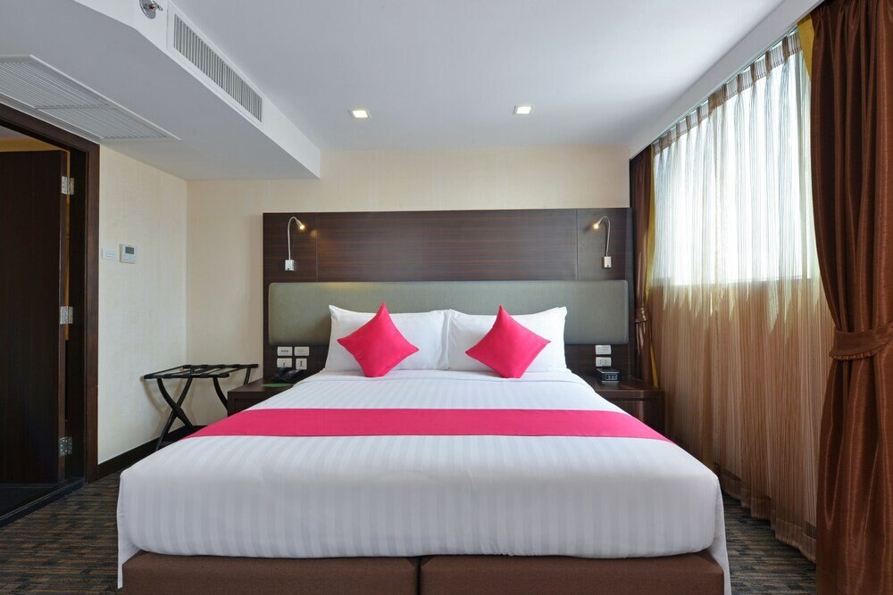 Hotel Royal Bangkok Room Type - Deluxe Double Room