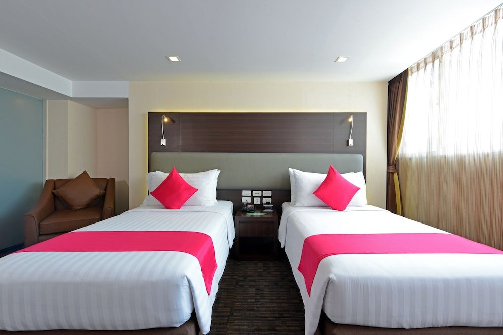 Hotel Royal Bangkok Room Type - Premium Deluxe Twin Room