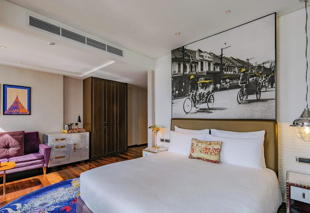 Hotel Indigo Bangkok Wireless Road Room Type - Premium Room, 1 King Bed, Balcony, Garden View