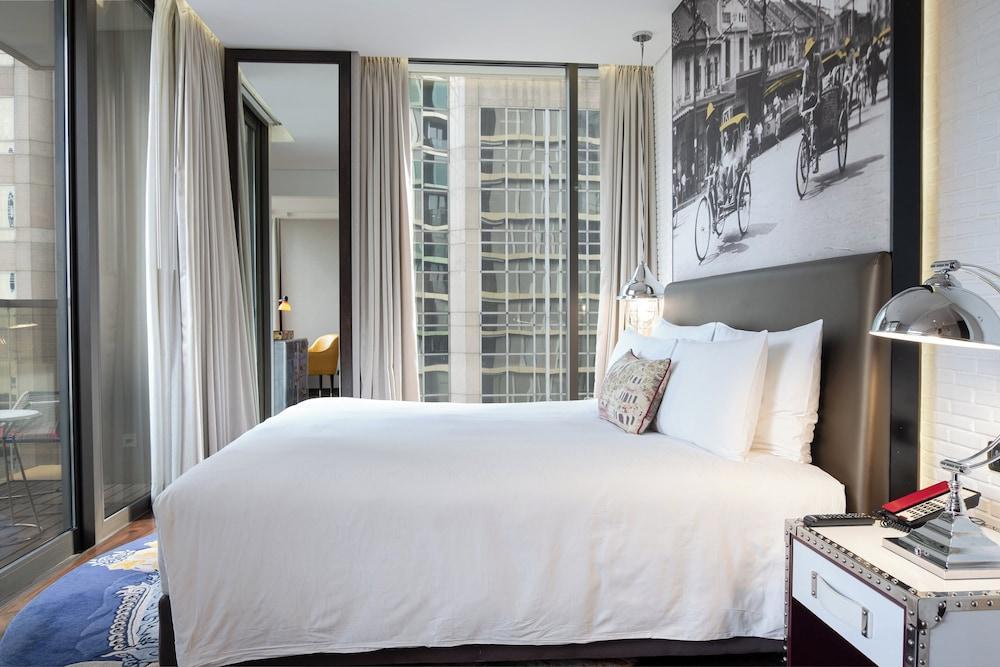 Hotel Indigo Bangkok Wireless Road Room Type - King Bed Standard Balcony Hotel Indigo Bangkok Wireless Road Room Type - King Bed Standard Balcony