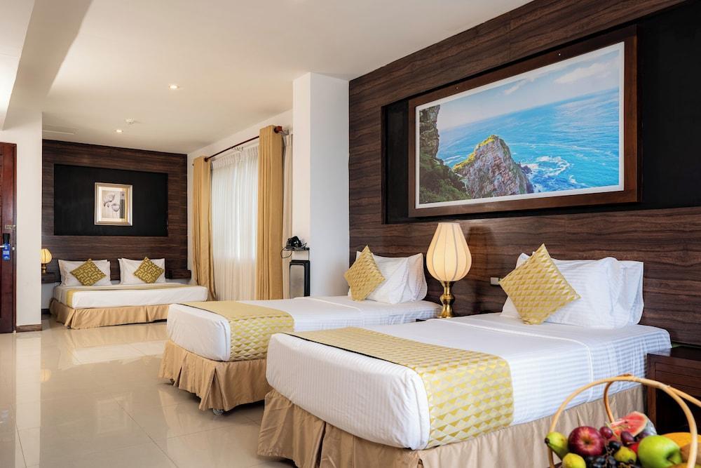 Mirage Hotel Colombo Room Type - Family Room with Partial Sea View