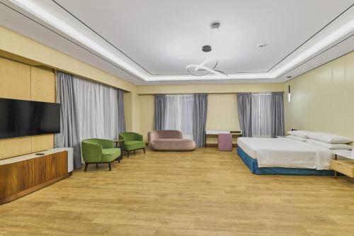 Ramada Hotel and Suites by Wyndham JBR - Tap to explore photos