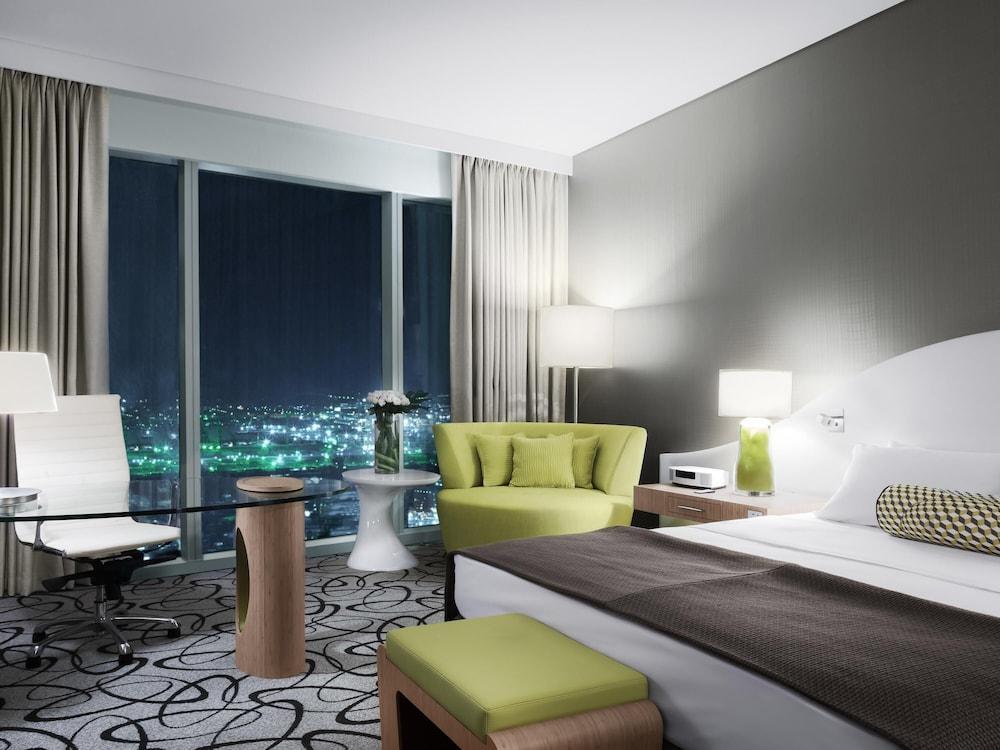 SOFITEL DUBAI DOWNTOWN Room Type - Luxury Room with King Bed and Coastline View