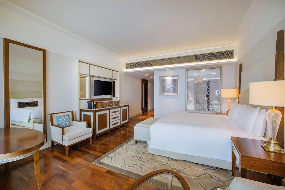 Waldorf Astoria Dubai Palm Jumeirah - Tap to explore photos