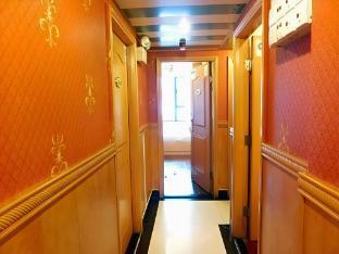Venetian Hostel - Tap to explore photos