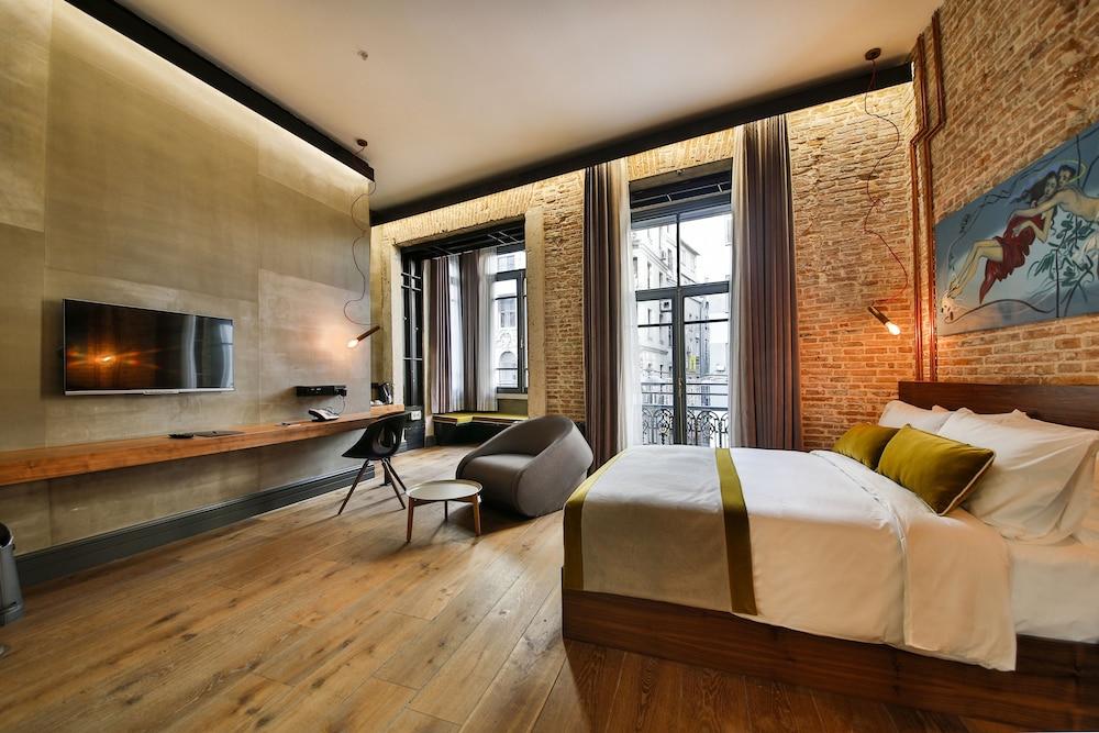 Hotel The Public Room Type - Senior Suite (Istiklal View)