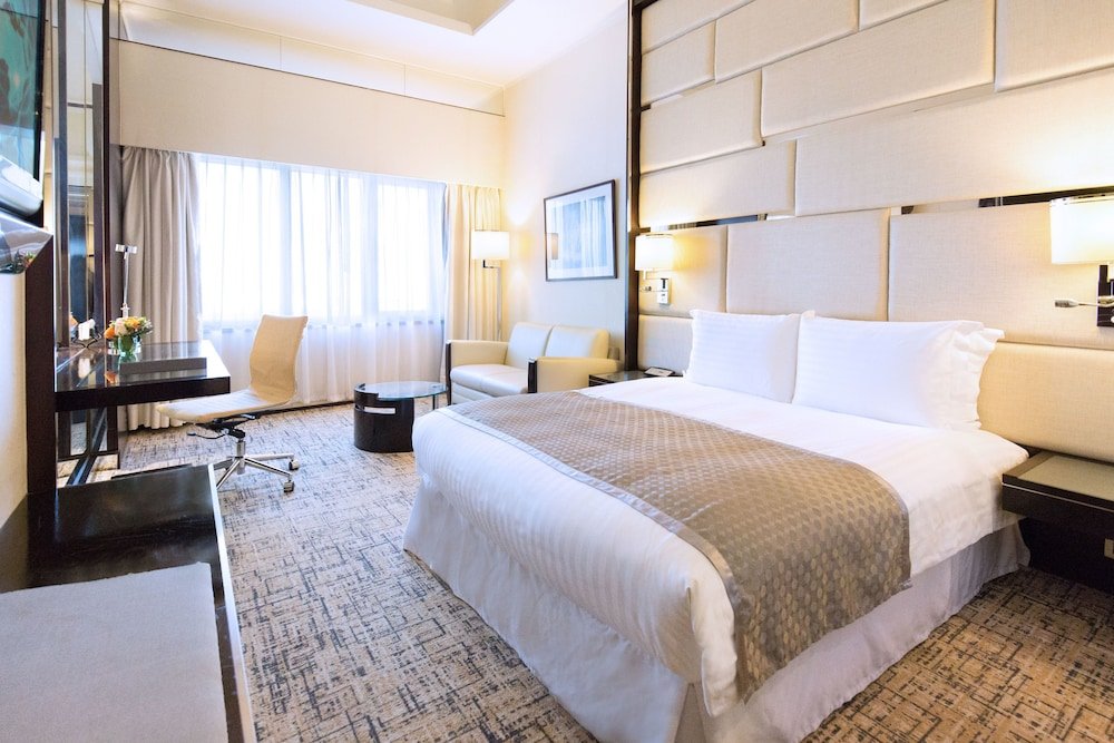 Regal Airport Hotel Room Type - Executive Club Deluxe Room