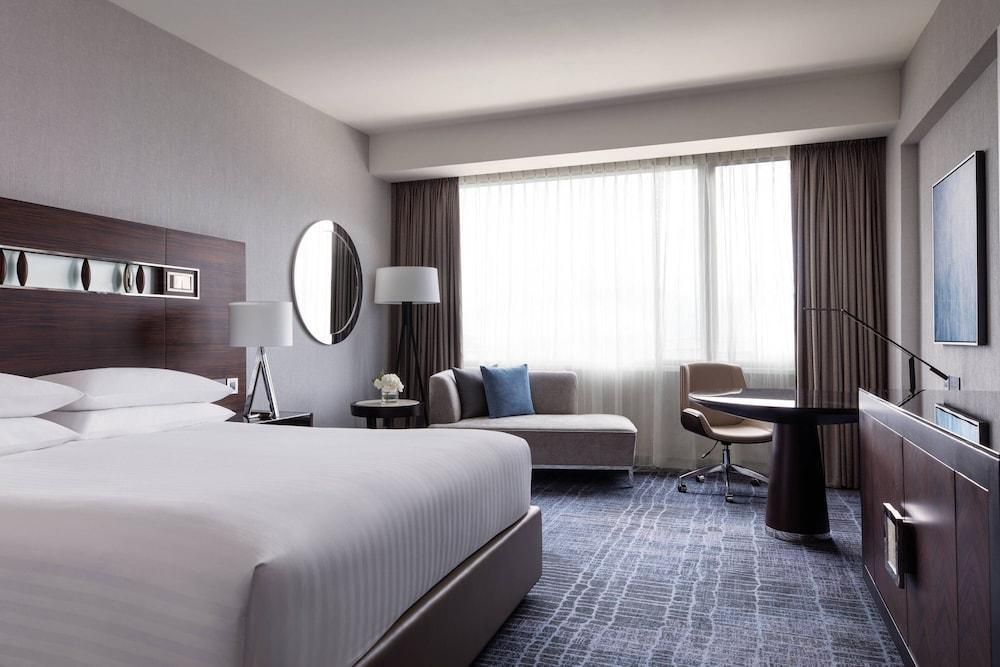 Hong Kong SkyCity Marriott Hotel - Tap to explore photos