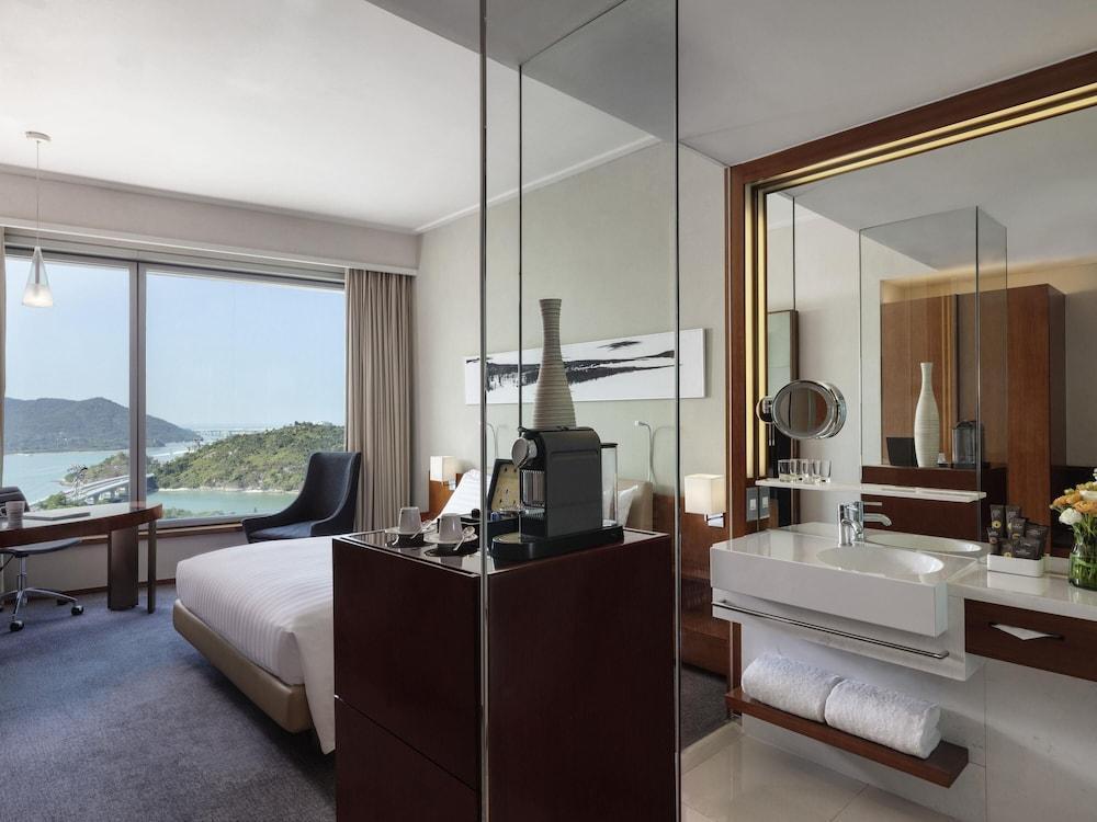 Novotel Citygate Hong Kong Room Type - Executive Premier Room with 1 queen bed