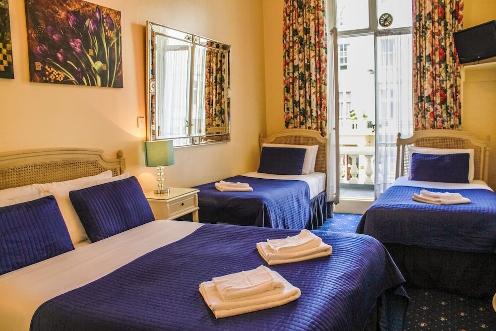 Blades Hotel Room Type - Quadruple Room, Ensuite