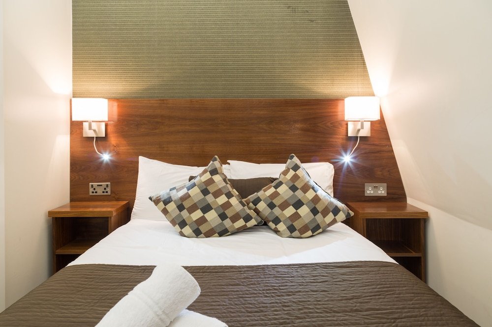 Chester Hotel Room Type - Superior Double Room, 1 Double Bed, Refrigerator