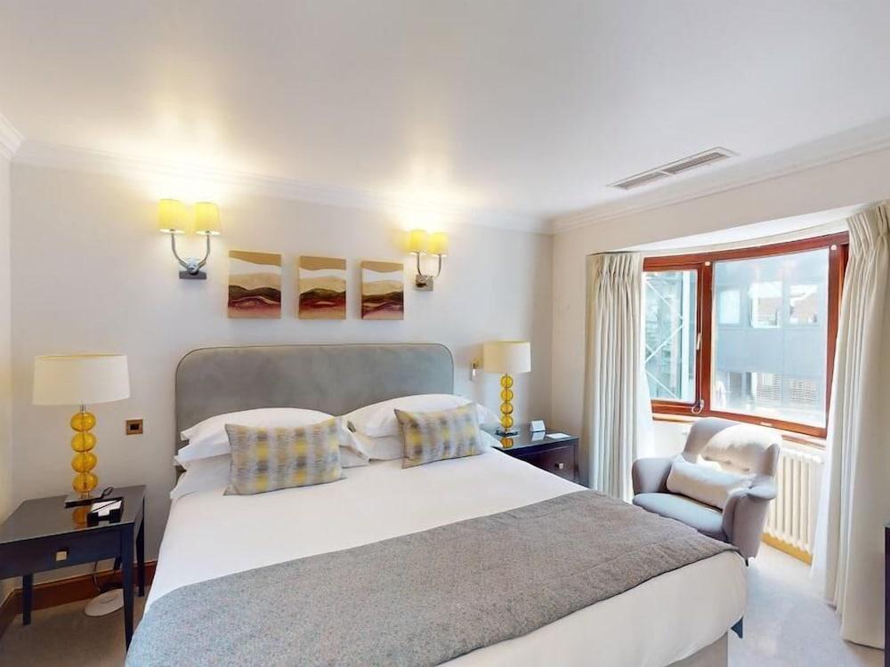 Cheval Knightsbridge Room Type - Two Bedroom Townhouse Cheval Knightsbridge Room Type - Two Bedroom Townhouse