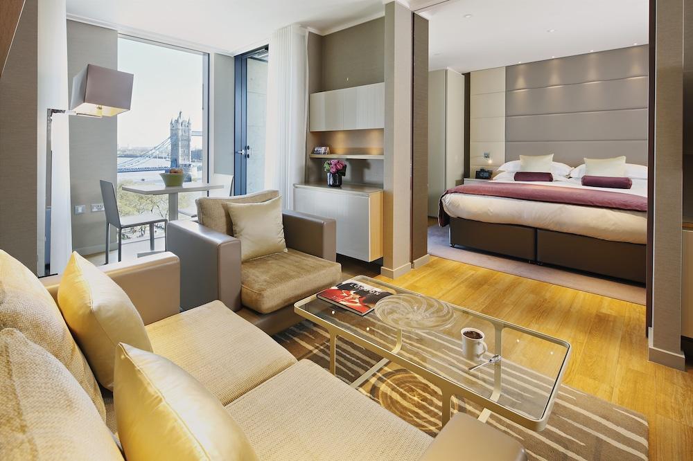 Cheval Three Quays Room Type - Luxury One Bedroom Apartment with Tower View Cheval Three Quays Room Type - Luxury One Bedroom Apartment with Tower View