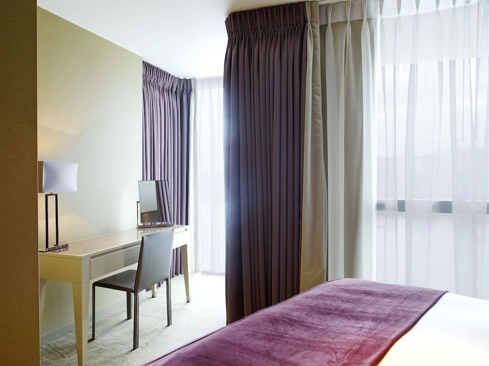 Cheval Three Quays  Room Type - Apartment, 2 Bedrooms, River View