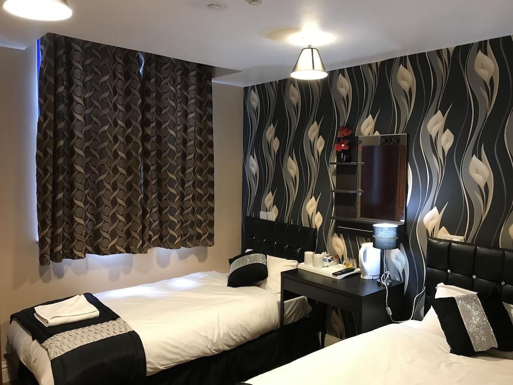 Pacific Inn London Heathrow Room Type - Basic Twin Room, Shared Bathroom
