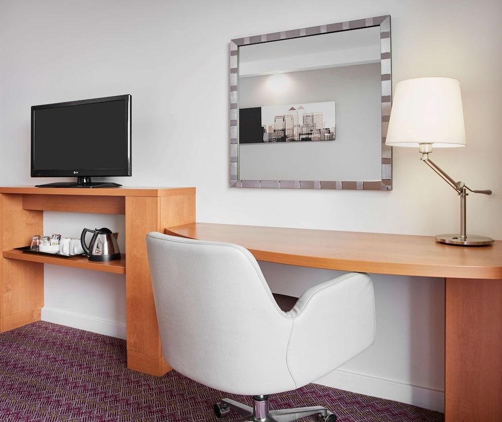 Hampton by Hilton London Waterloo Room Type - QUEEN ACCESIBILITY ROOM NON SMOKING CITY VIEW Hampton by Hilton London Waterloo Room Type - QUEEN ACCESIBILITY ROOM NON SMOKING CITY VIEW