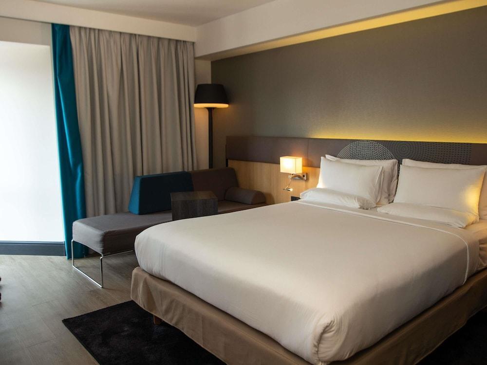 Novotel London Wembley Room Type - Superior Room, 1 Queen Bed with Sofa bed
