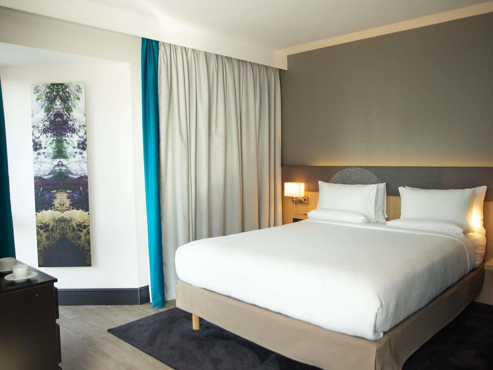Novotel London Wembley Room Type - Executive Room, 1 Queen Bed with Sofa bed Novotel London Wembley Room Type - Executive Room, 1 Queen Bed with Sofa bed