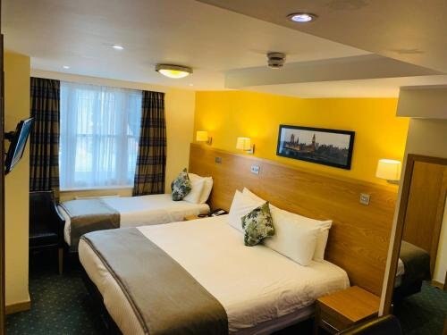 Regency Hotel Parkside - Tap to explore photos