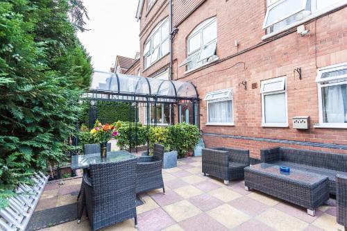 Roseview Alexandra Palace Hotel - Tap to explore photos