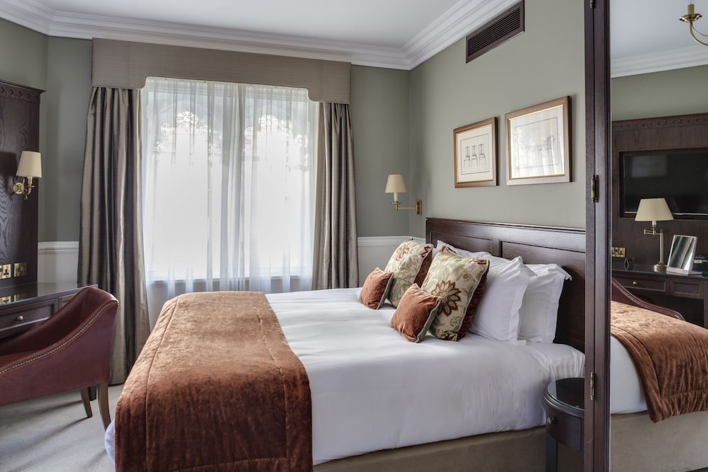 St Paul's Hotel Room Type - Junior Deluxe Double Room