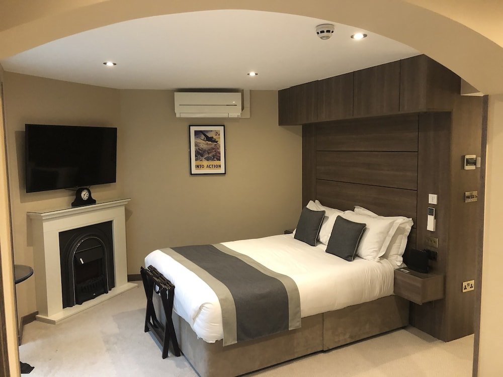 St Paul's Hotel Room Type - Churchill Suite (Underground with Skylight) St Paul's Hotel Room Type - Churchill Suite (Underground with Skylight)