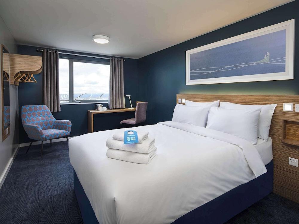 Travelodge London Woolwich - Tap to explore photos