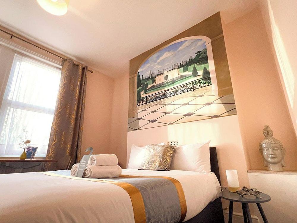 United Lodge Hotel & Apartments Room Type - Deluxe Double Room