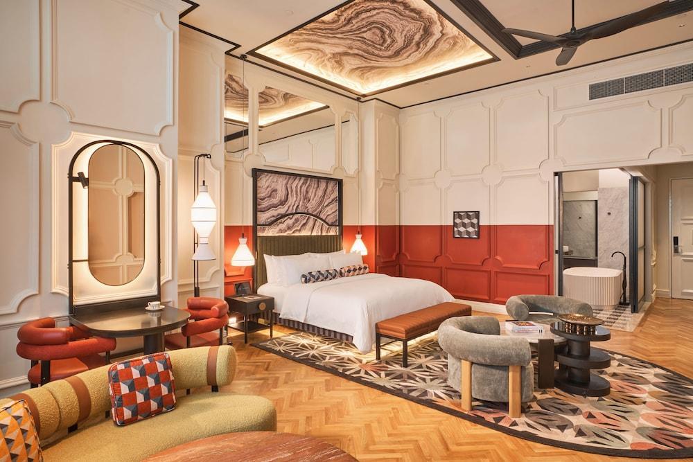 QT Singapore Room Type - QT Heritage Suite