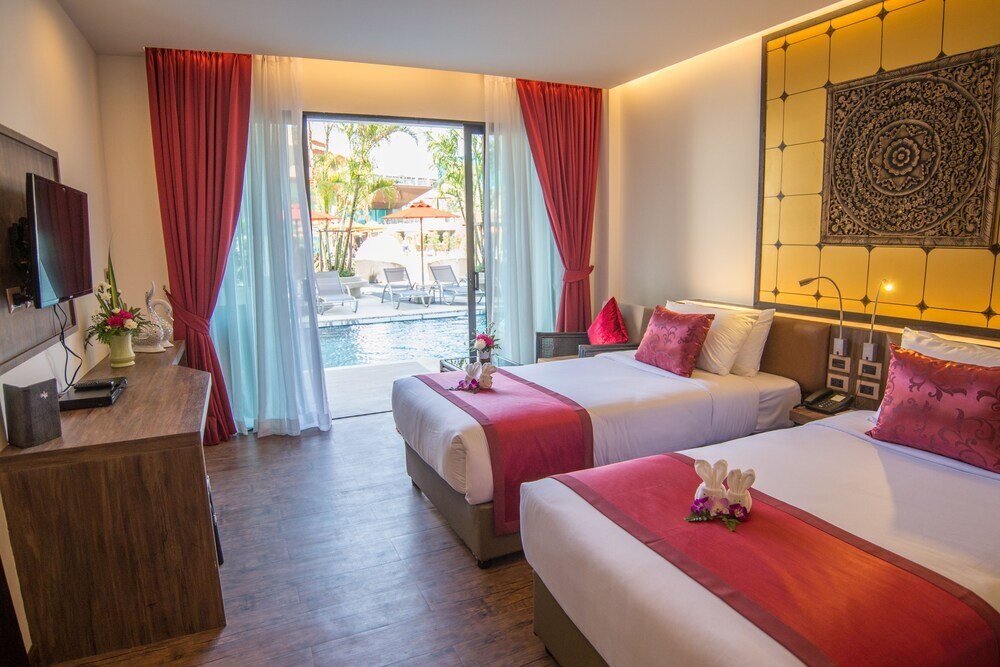 The Beach Heights Resort Phuket Room Type - Deluxe Room with Pool Access