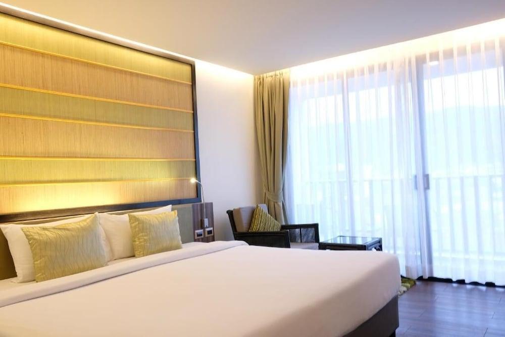 The Beach Heights Resort Phuket Room Type - Queen Room