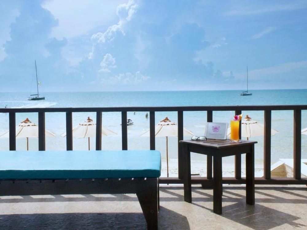 Chaweng Cove Beach Resort Room Type - Beach Front Pool Villa