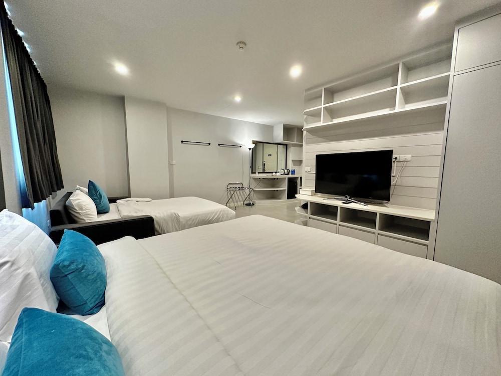 The Crib Patong Room Type - Family Double Room