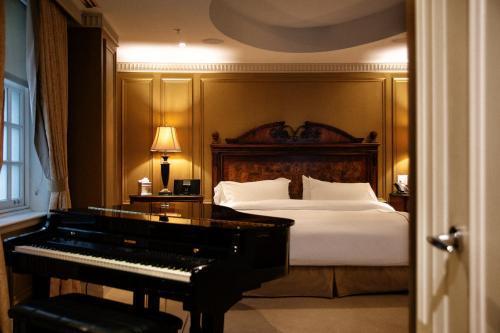 Windsor Arms Hotel Room Type - Windsor Suite