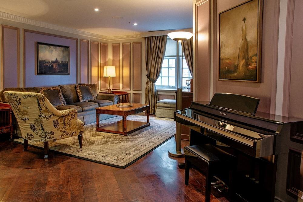 Windsor Arms Hotel Room Type - Sultan Suite, 1 King Bed with Sofa Bed Windsor Arms Hotel Room Type - Sultan Suite, 1 King Bed with Sofa Bed