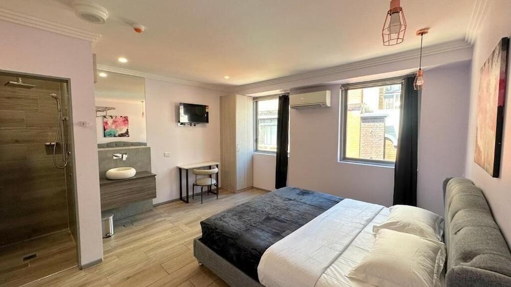 Sydney Riseon Hotel Room Type - Premium King Room