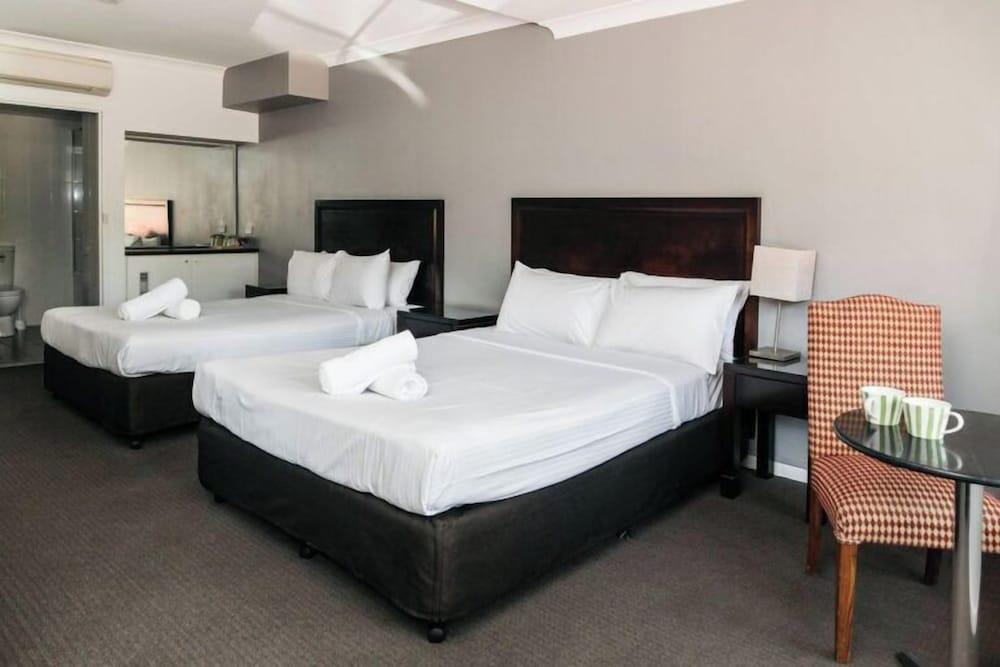 Checkers Resort & Conference Centre Room Type - Twin Room