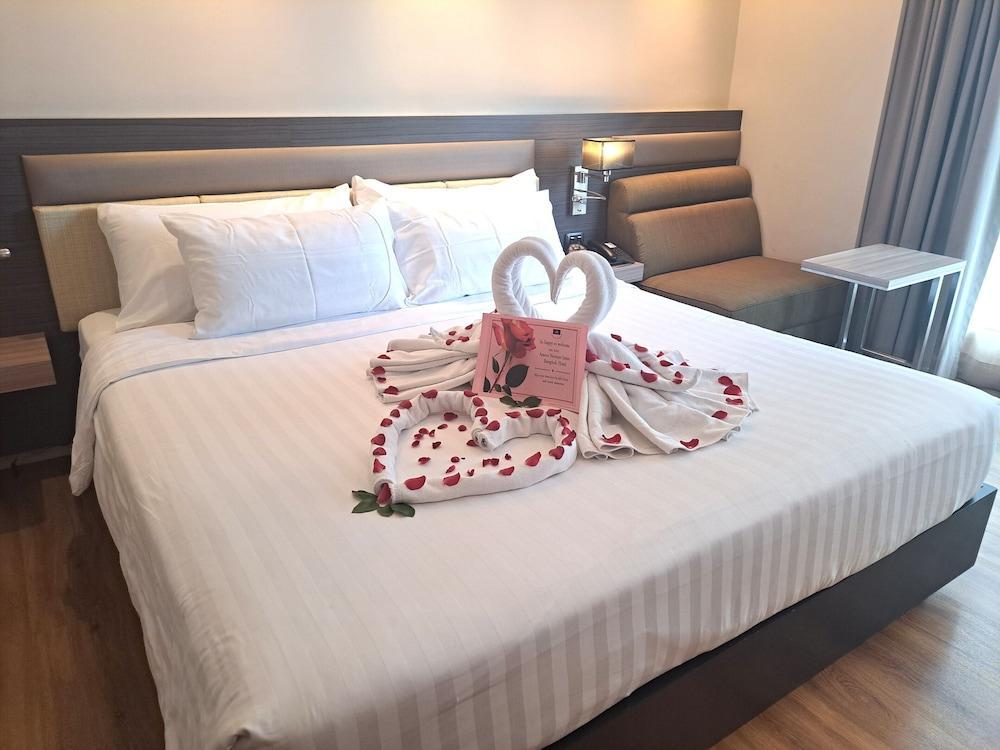 Amora NeoLuxe Hotel Room Type - Deluxe Double