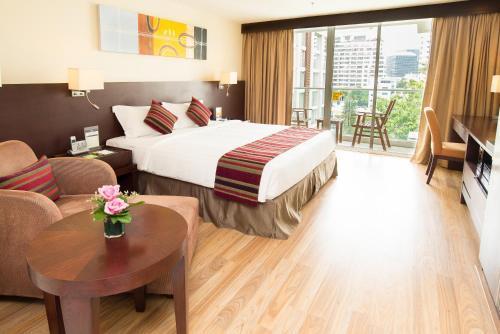 Lohas Residences Sukhumvit - Tap to explore photos