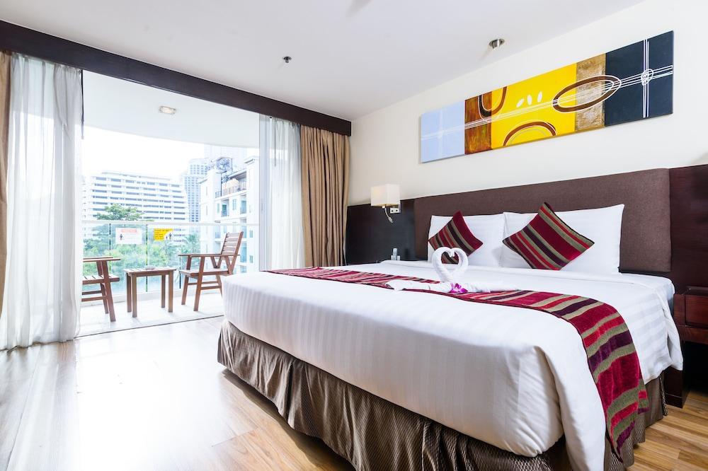 Lohas Residences Sukhumvit Room Type - Premier Room, Balcony