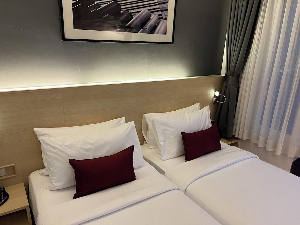 Arize Hotel Sukhumvit Room Type - Superior Double Room