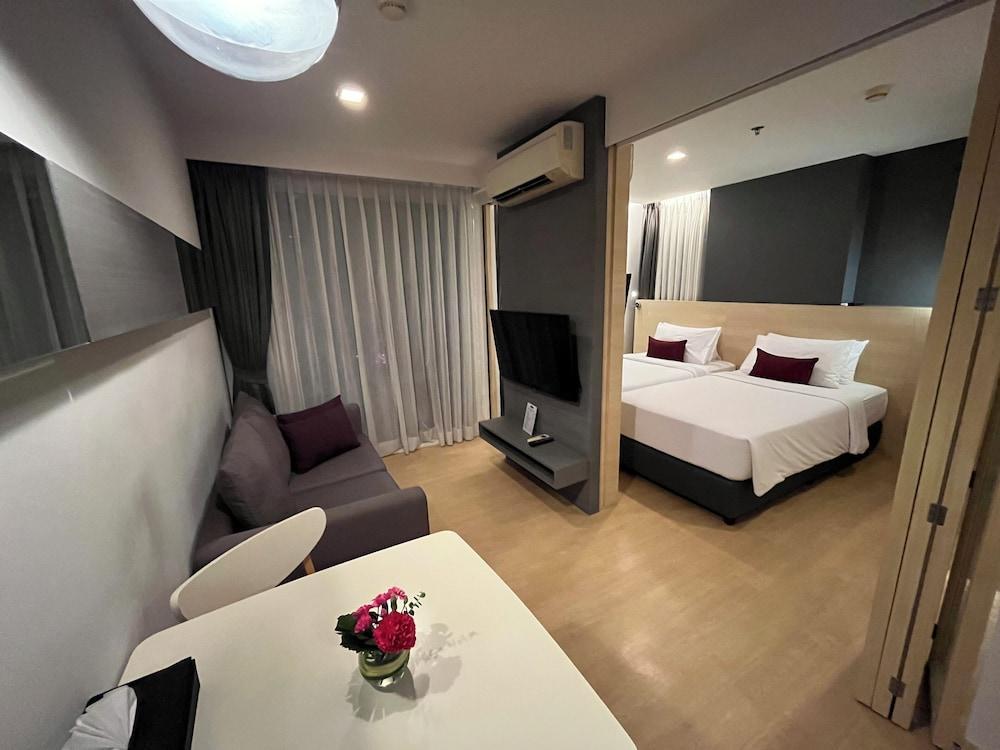 Arize Hotel Sukhumvit Room Type - Deluxe Premier