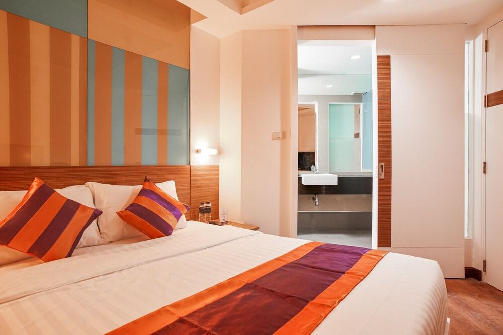 Studio Asoke by ICheck inn - Tap to explore photos